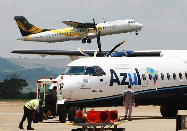Movimento de aeronaves no aeroporto Leite Lopes, em Ribeiro Preto (SP); falta de equipamento para transporte de deficientes