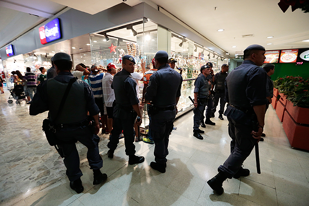 A PM foi acionada por causa do "rolezinho" no shopping Interlagos; ninguém ficou detido