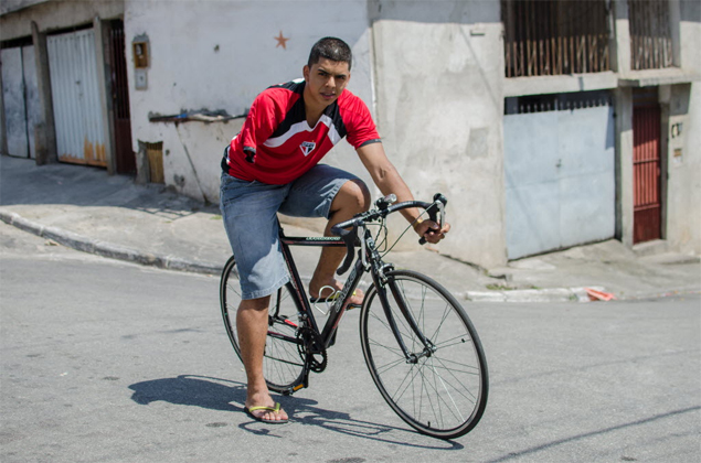 Ciclista David Santos Souza, 22, que perdeu o brao direito aps ser atingido por uma carro na av. Paulista