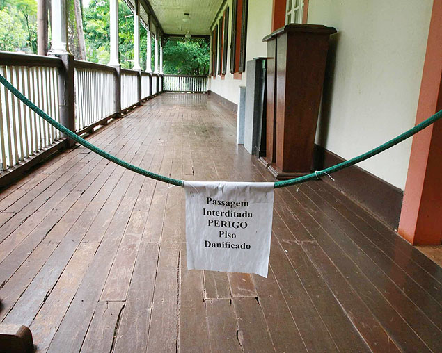 Varanda do Museu Histrico, em Ribeiro Preto, foi interditada devido a piso danificado