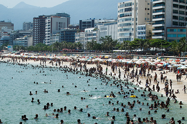 Praia do Arpoador; sensao trmica atingiu os 50 C no Rio