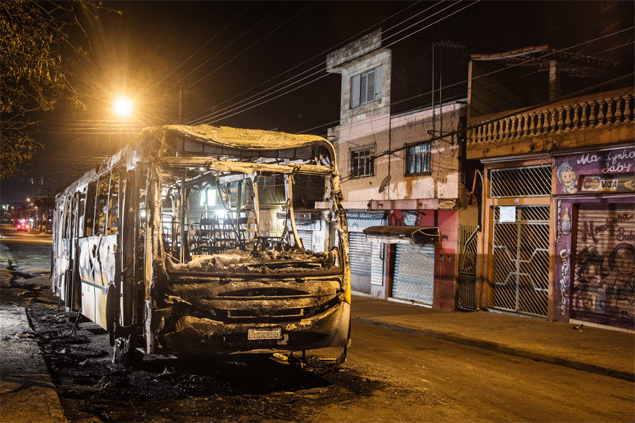 nibus  incendiado na avenida Kemel Addas, no Itaim Paulista, na zona leste de SP