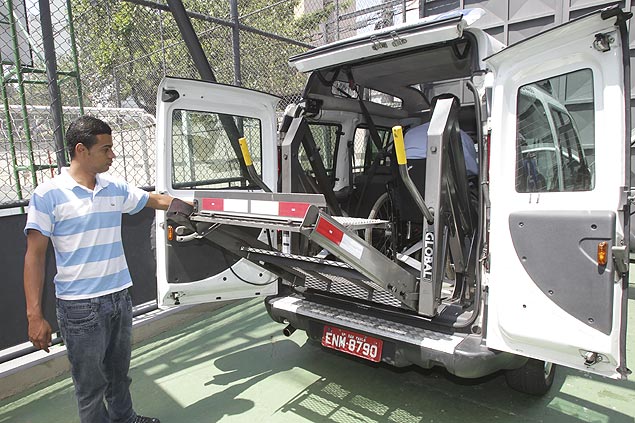 Modelo de táxi usado para atender pessoas com deficiência em São Paulo; corridas vão ser pagas pela prefeitura
