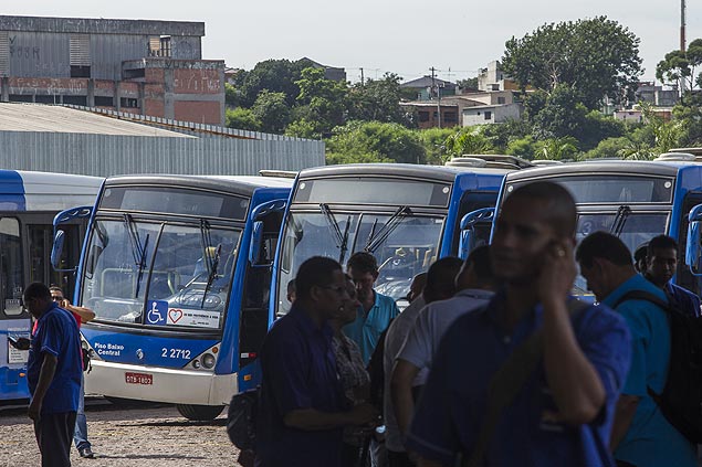 Motoristas da viao Sambaba entrarem em greve para pedir melhores condies de trabalho