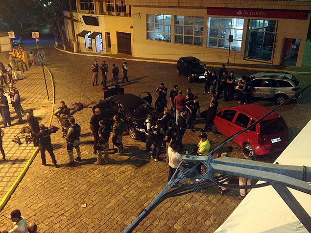 Resultado de imagem para Dez bandidos são mortos pela polícia após explodirem caixa eletrônico no Sul de Minas