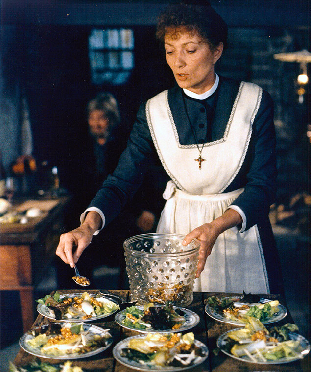 Stephane Audran como Babette no filme de 1987