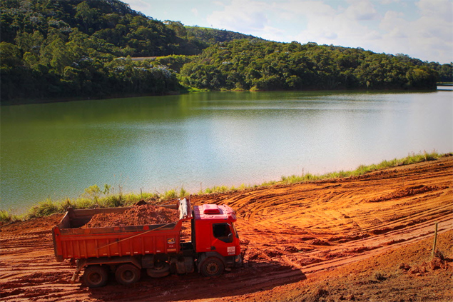 Obras na represa de Atibainha, em Nazar Paulista, que forma parte do sistema Cantareira 