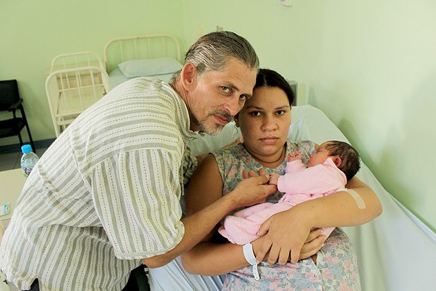 Adelir Goes com seu marido, Emerson Guimarães, e a filha