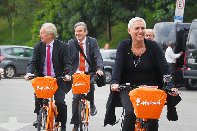 Vice-ministra da Holanda passeia por So Paulo e diz que cidade deve investir mais em ciclovias 
