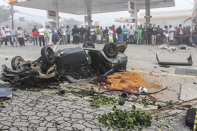 Motorista perdeu o controle da direo e capotou; acidente deixou trs mortos em SP