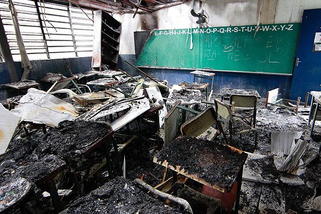 Uma das salas de aula da escola Recanto Campo Belo, em Parelheiros, aps o segundo incndio