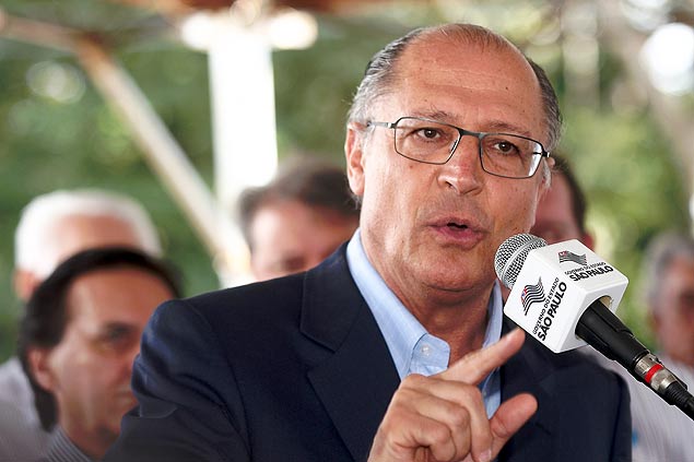 O governador de So Paulo, Geraldo Alckmin (PSDB), durante discurso nesta segunda-feira (21) em Franca