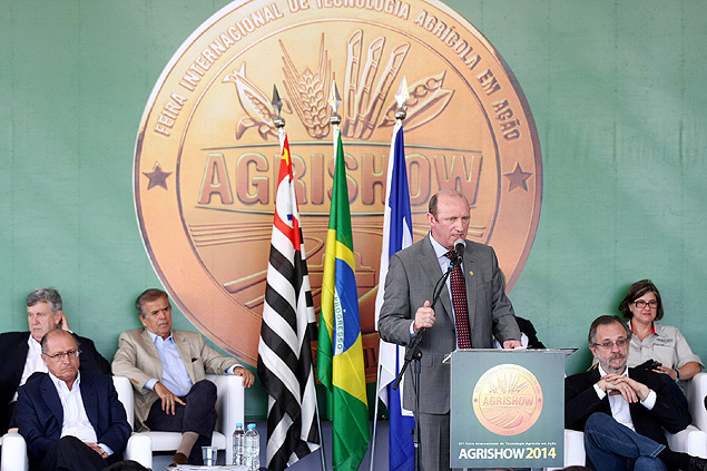 O ministro da Agricultura, Neri Geller, discursa na abertura da 21 Agrishow em Ribeiro Preto