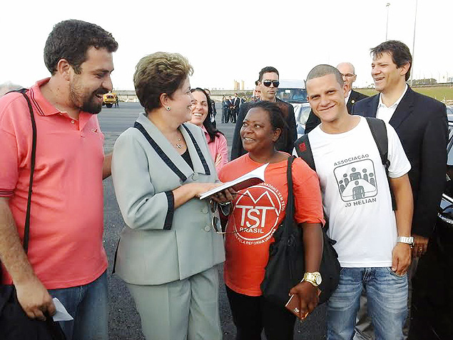 Presidente Dilma Rousseff e o prefeito Fernando Haddad participam de reunio com membros do MTST