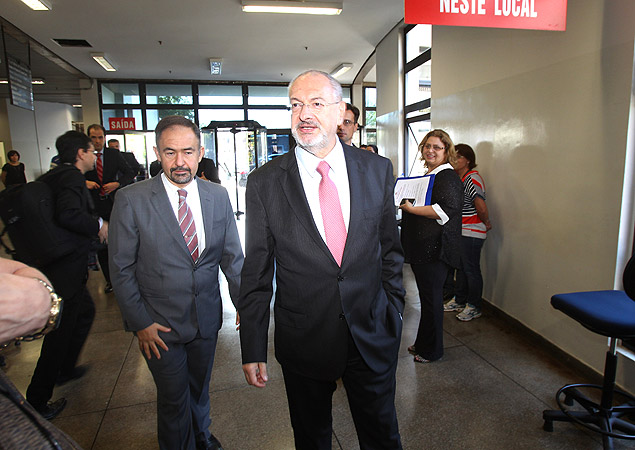 O presidente do TJ-SP, Jos Renato Nalini ( dir.) visita o Frum de Ribeiro Preto para inaugurar o Decrim