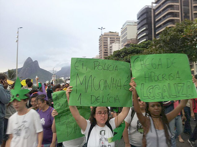Marcha pela legalizao do uso da maconha rene 3.500 pessoas no Rio de Janeiro
