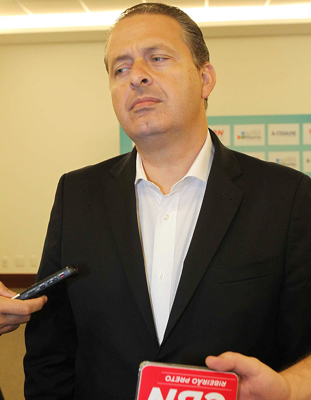 O pr-candidato do PSB  Presidncia da Repblica, Eduardo Campos, durante entrevista  imprensa em Ribeiro Preto (SP)
