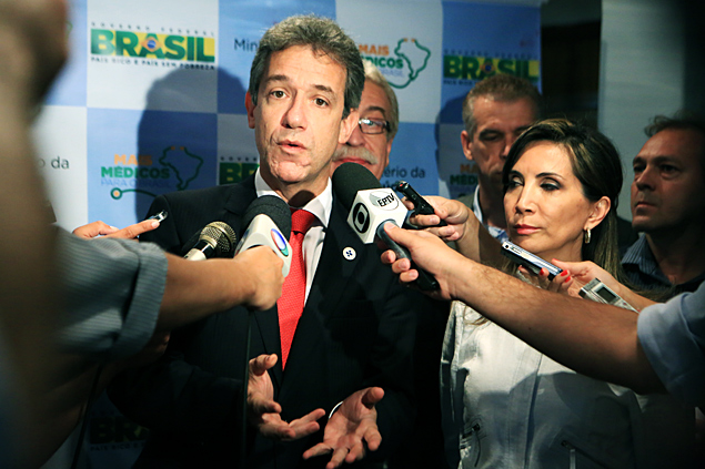 O ministro da Sade, Arthur Chioro, durante entrevista em Ribeiro Preto