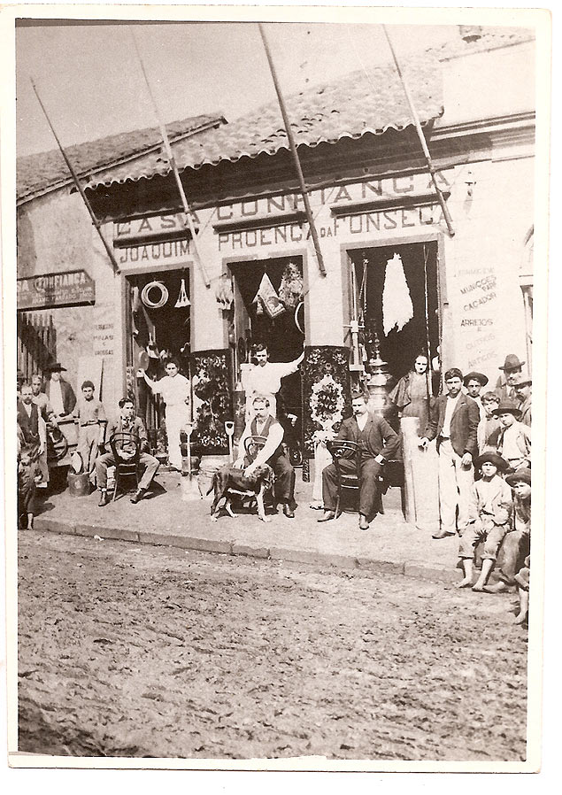 Casa Confiana, que vendia materiais de construo e munio, entre outros, em 1900