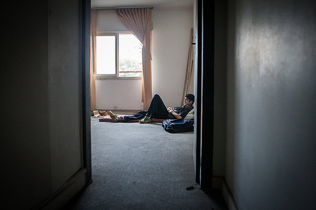 Erradicado francs, Henrick Charles Droulez, 23, encontrou alojamento pelo sistema "couchsurfing"