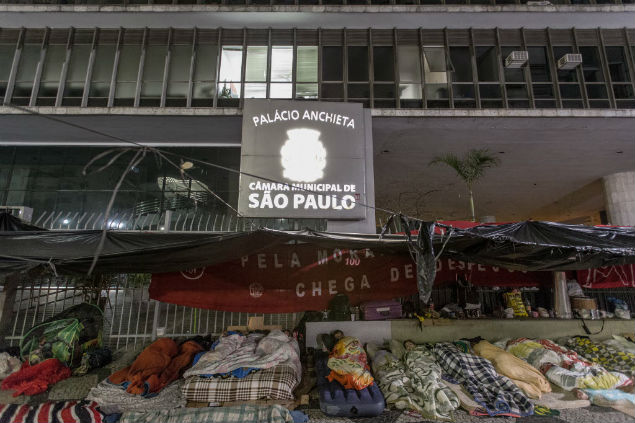 Segunda noite do acampamento do MTST (Movimento dos Trabalhadores Sem Teto)em frente  Cmara Municipal de So Paulo