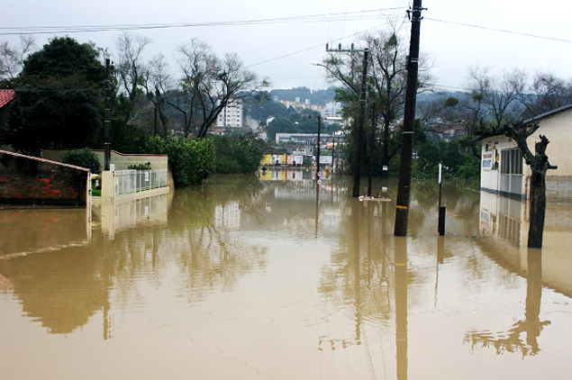 Chuvas na regio Sul foram 50 mil a deixarem suas casas; uma pessoa est desaparecida
