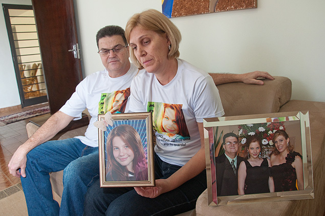 Jos Luiz Bacalhau e sua mulher, Rosngela, pais de Monique, morta aos 18 anos em acidente