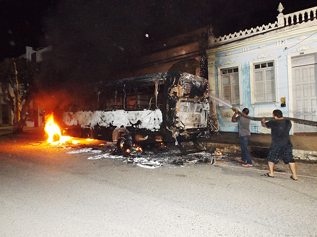 La ciudad de Amargosa vivi una noche de revuelta y vandalismo este mircoles (16) tras la muerte de una nia