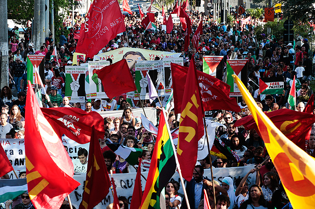 Movimentos sociais e palestino residentes no Brasil protestam em defesa do povo palestino em Gaza