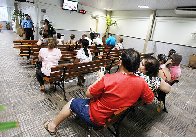 Pacientes esperam atendimento na Santa Casa de Ribeiro Preto