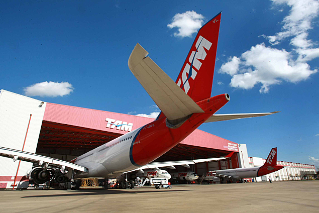 Hangar da empresa area TAM no aeroporto de So Carlos, onde avies so reparados