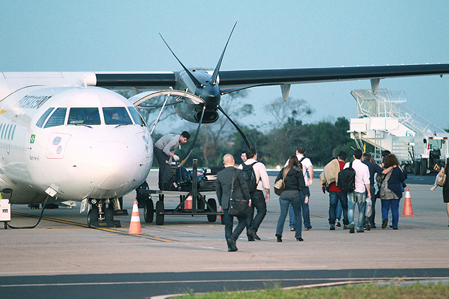Passageiros embarcam no aeroporto Leite Lopes em Ribeiro Preto