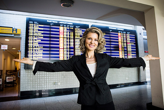 Retrato no aeroporto de Congonhas de Ana Paula Aquino que ser a novo locutora da Infraero.