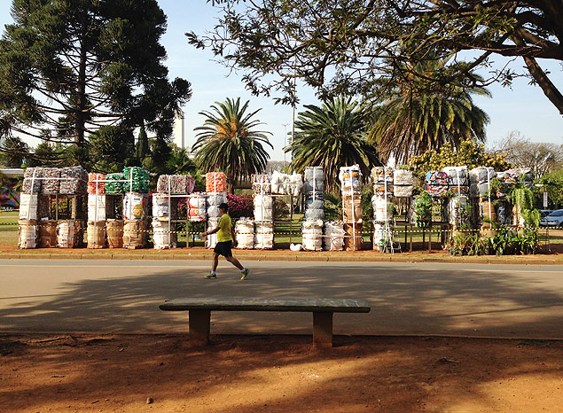 "Consumo", instalao do coletivo Bijari com a WWF-Brasil para a ocupao Causa + Arte 