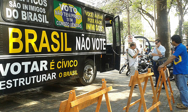 nibus usado pelo pesquisador ambiental Ronaldo Luiz Ferreira, 66, que faz campanha contra o voto