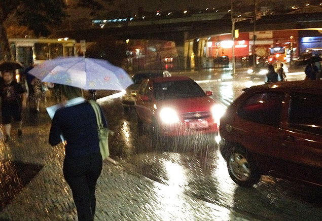 Chuva atinge quase toda a cidade de So Paulo no fim de noite desta tera-feira (2)