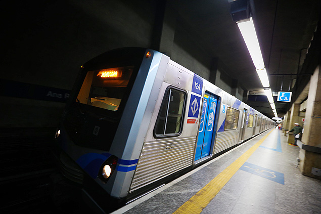 Trem que fez a primeira viagem do metr h 40 anos ainda est em operao