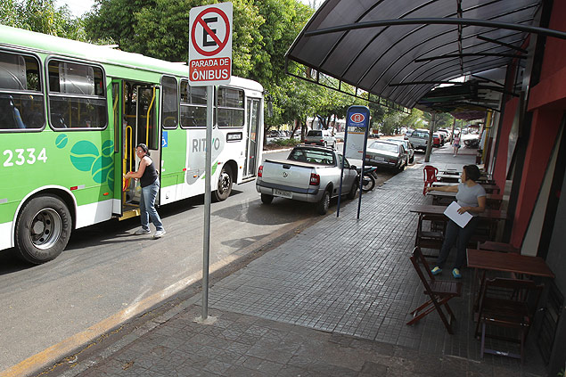 nibus circula na avenida do Caf, onde faixa exclusiva ser criada pela Prefeitura de Ribeiro Preto
