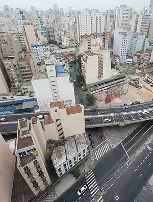 Minhoco, em So Paulo: demolio est em debate