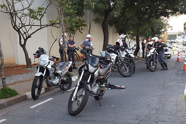 Troca de tiros na avenida 23 de maio termina com trs motociclistas feridos