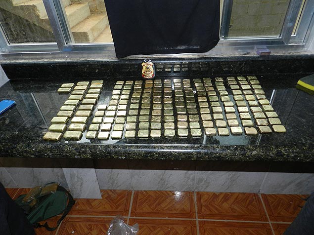 PF apreende 20 quilos de ouro de traficante preso em Bangu, no Rio