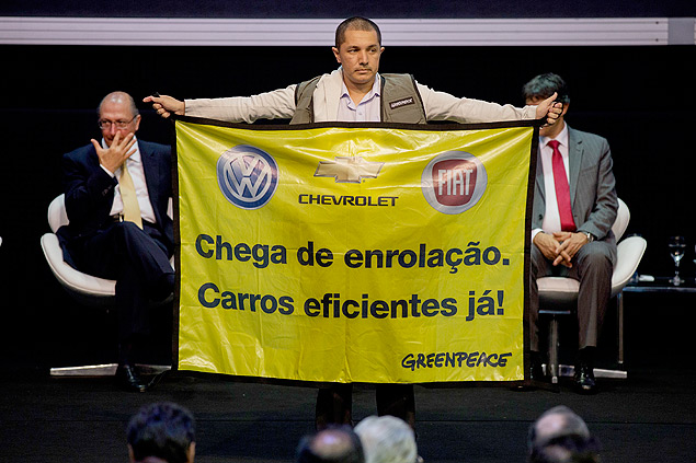 Greenpeace faz protesto por carros hbridos no Salo do Automvel de So Paulo