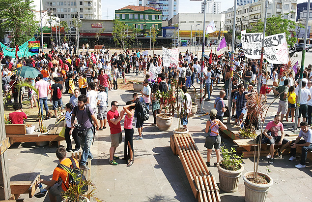 Protesto contra crise da água reúne manifestantes em Pinheiros 