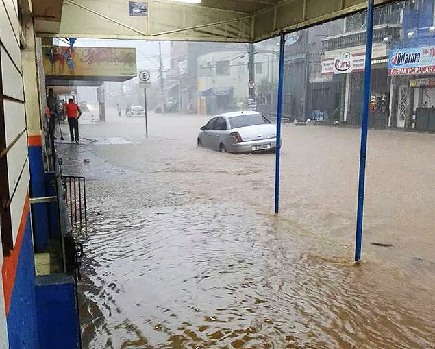 Inundação na região de Caieiras, município da Grande São Paulo