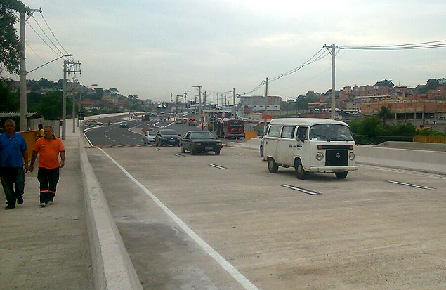Nova ponte inaugurada pela prefeitura na estrada do MBoi Mirim