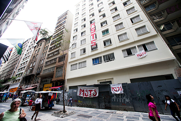 Prdio invadido pelo MSTS na rua Conselheiro Crispinano, no centro de So Paulo