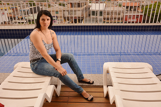 Contra a crise hdrica, a sndica Paula Bardal pretende comear um racionamento noturno no prdio e fechar a piscina