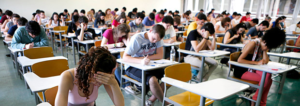 Estudantes fazem prova em prdio da Poli-USP; exame foi considerado difcil