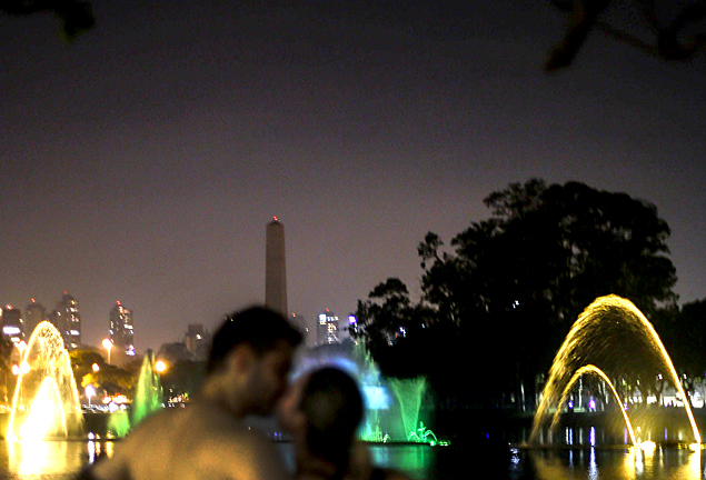 Prefeitura inaugura apresentao das "fontes danantes" no parque Ibirapuera, em So Paulo