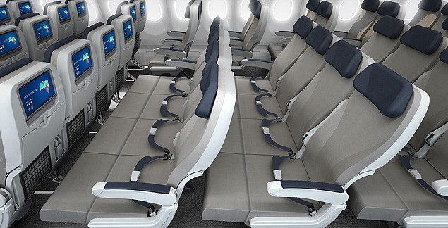 Novos assentos de voos da Azul para os EUA, com extensor que aumenta a superfcie das poltronas da fileira do meio do avio